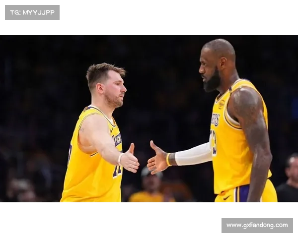 10大NBA最爱摊手、抱怨的球星,纠缠裁判专业户,詹姆斯只排第二 10大NBA最爱摊手、抱怨的球星,纠缠裁判专业户,詹姆斯只排第二
