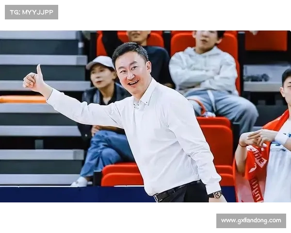 cba季后赛主教练的着装和球员球衣的颜色，都是联盟规定的吗？