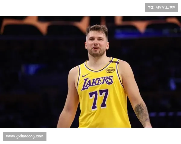 NBA季后赛 _ 快船三巨头一块打铁 得分总和还不如东契奇一人多 NBA季后赛 _ 快船三巨头一块打铁 得分总和还不如东契奇一人多